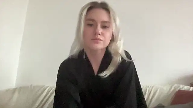 ElaraLuxxxe online show from 11/04/25, 11:09