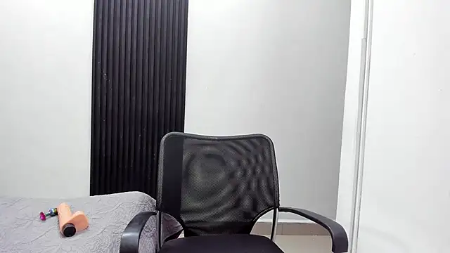 Sophia-thomson online show from 09/10/25, 07:36