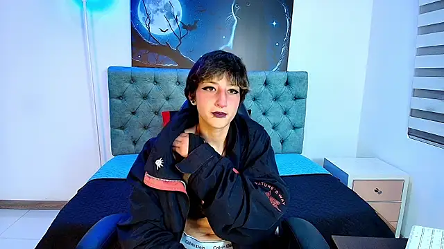 IsabelCortezz online show from 10/01/25, 12:00