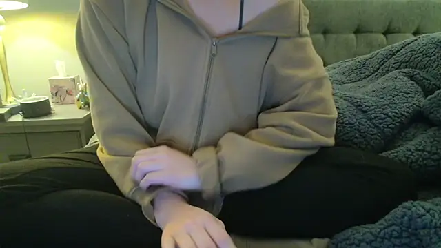 Snapshot of ariawoods chatting on 12/16/24, 11:28 ariawoods online show from 12/16/24, 11:28