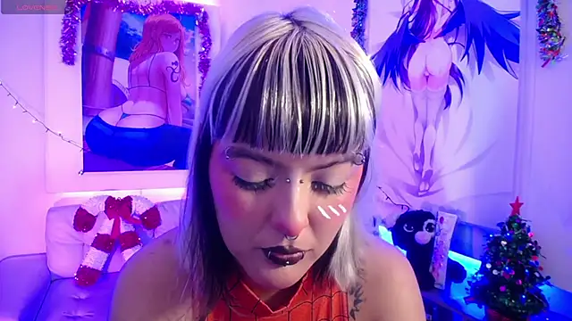Snapshot of lil_candy77 chatting on 12/18/25, 12:11 lil candy77 online show from 12/18/25, 12:11