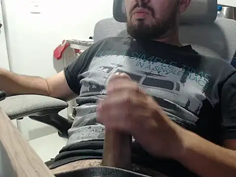 Snapshot of PoneiHetero chatting on 10/15/25, 04:01 PoneiHetero online show from 10/15/25, 04:01