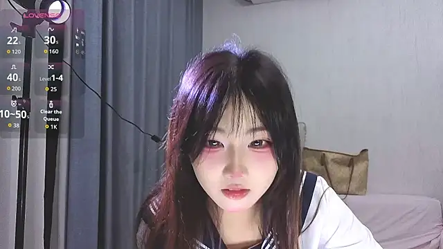 Snapshot of tzy0520 chatting on 11/06/25, 04:19 tzy0520 online show from 11/06/25, 04:19