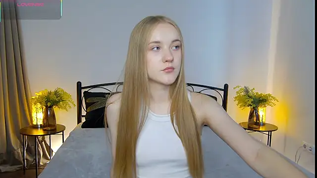 KumiKruz online show from 09/15/25, 01:22