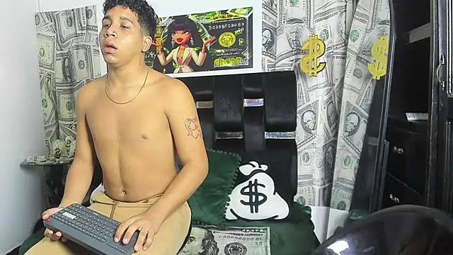 Big Femboy02 online show from 09/11/25, 01:33