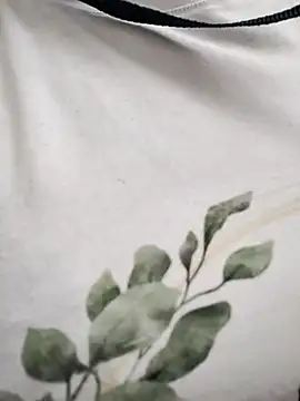 Snapshot of roxyrougee chatting on 10/31/25, 05:25 roxyrougee online show from 10/31/25, 05:25