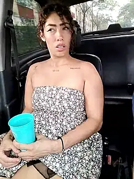 Snapshot of roxyrougee chatting on 11/15/25, 04:36 roxyrougee online show from 11/15/25, 04:36