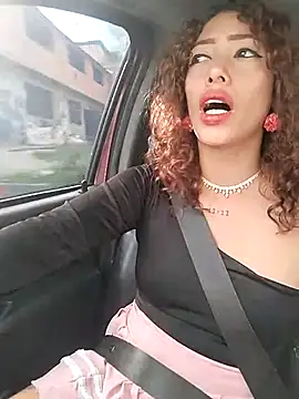 Snapshot of roxyrougee chatting on 12/13/25, 07:53 roxyrougee online show from 12/13/25, 07:53