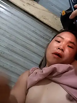 Snapshot of may-squirl chatting on 10/11/25, 01:16 may-squirl online show from 10/11/25, 01:16