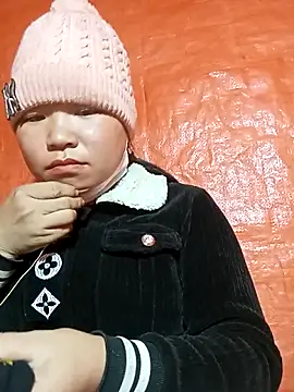 Snapshot of may-squirl chatting on 10/25/25, 06:21 may-squirl online show from 10/25/25, 06:21