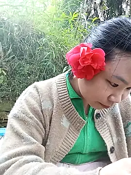 Snapshot of may-squirl chatting on 10/31/25, 07:09 may-squirl online show from 10/31/25, 07:09