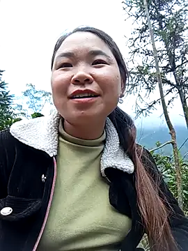 Snapshot of may-squirl chatting on 11/15/25, 04:32 may-squirl online show from 11/15/25, 04:32