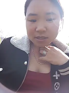 Snapshot of may-squirl chatting on 11/16/25, 05:35 may-squirl online show from 11/16/25, 05:35