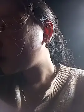 Snapshot of may-squirl chatting on 11/18/25, 01:44 may-squirl online show from 11/18/25, 01:44