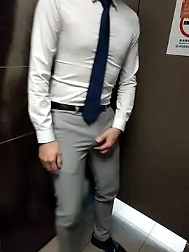 Snapshot of lovewhite222 chatting on 10/28/25, 06:39 lovewhite222 online show from 10/28/25, 06:39