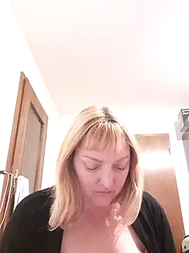 LiluLiluLilu online show from 09/27/25, 09:20