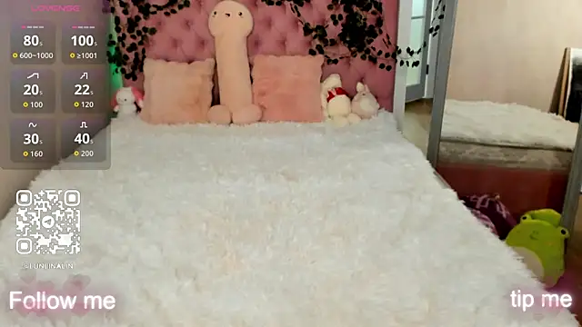 Snapshot of LightStar_18 chatting on 11/21/25, 04:05 LightStar 18 online show from 11/21/25, 04:05