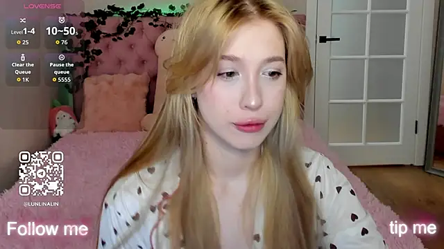 Snapshot of LightStar_18 chatting on 11/27/25, 03:25 LightStar 18 online show from 11/27/25, 03:25