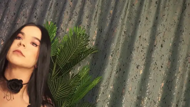 Snapshot of DeniseBlu chatting on 10/04/25, 04:43 DeniseBlu online show from 10/04/25, 04:43