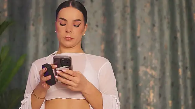 Snapshot of DeniseBlu chatting on 10/10/25, 04:44 DeniseBlu online show from 10/10/25, 04:44