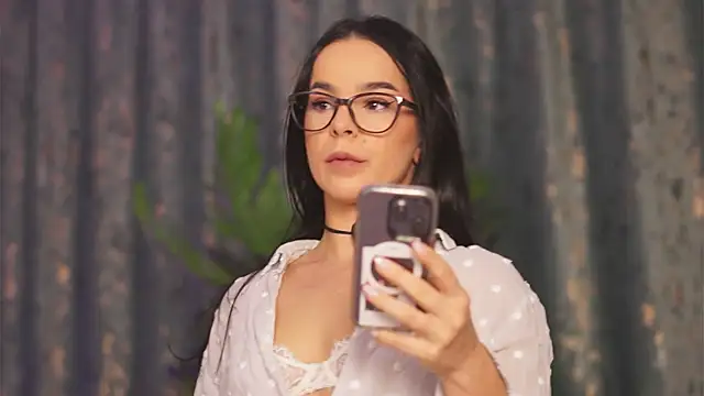 Snapshot of DeniseBlu chatting on 10/13/25, 04:34 DeniseBlu online show from 10/13/25, 04:34