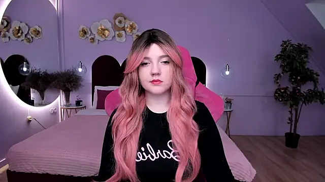 Snapshot of AlmaSound chatting on 11/08/25, 05:18 AlmaSound online show from 11/08/25, 05:18