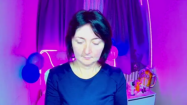 Snapshot of VivianGuchih chatting on 09/27/25, 06:18 VivianGuchih online show from 09/27/25, 06:18