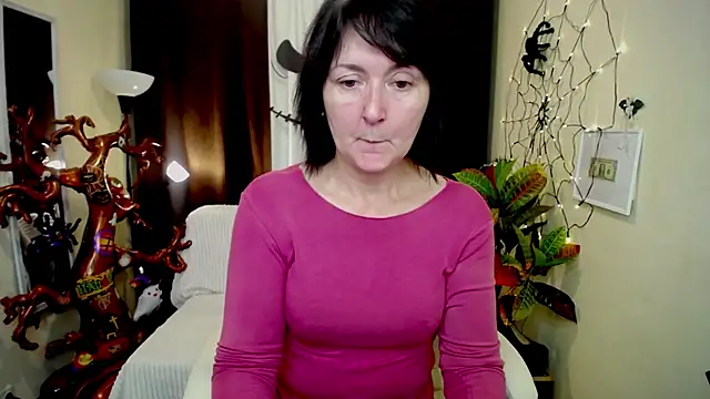 Snapshot of VivianGuchih chatting on 10/11/25, 06:01 VivianGuchih online show from 10/11/25, 06:01