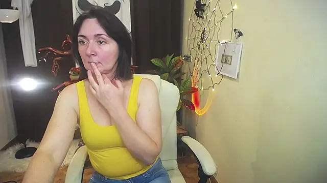 Snapshot of VivianGuchih chatting on 10/18/25, 11:55 VivianGuchih online show from 10/18/25, 11:55