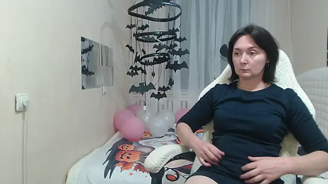 Snapshot of VivianGuchih chatting on 10/19/25, 11:55 VivianGuchih online show from 10/19/25, 11:55