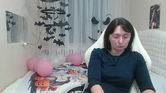 Snapshot of VivianGuchih chatting on 10/25/25, 07:16 VivianGuchih online show from 10/25/25, 07:16