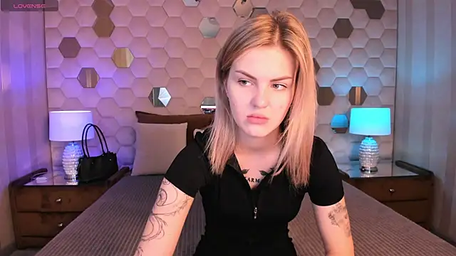 NaomiSol online show from 09/13/25, 07:35