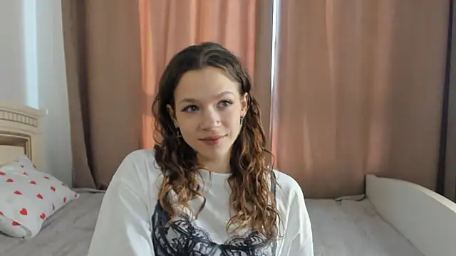 Snapshot of VelvetRisque chatting on 02/06/26, 06:29 VelvetRisque online show from 02/06/26, 06:29