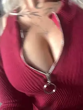 Snapshot of Lolypop02 chatting on 10/24/25, 12:01 Lolypop02 online show from 10/24/25, 12:01