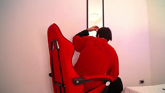 Snapshot of Anhonymus_ chatting on 12/17/25, 02:50 Anhonymus online show from 12/17/25, 02:50