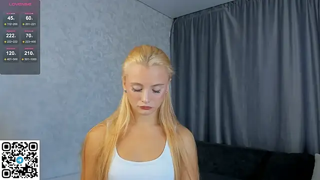 NaughtySeraphine online show from 09/25/25, 06:28