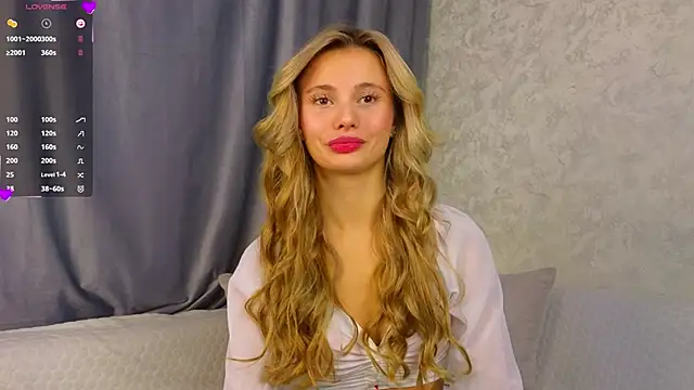 Snapshot of NaughtySeraphine chatting on 11/17/25, 06:08 NaughtySeraphine online show from 11/17/25, 06:08