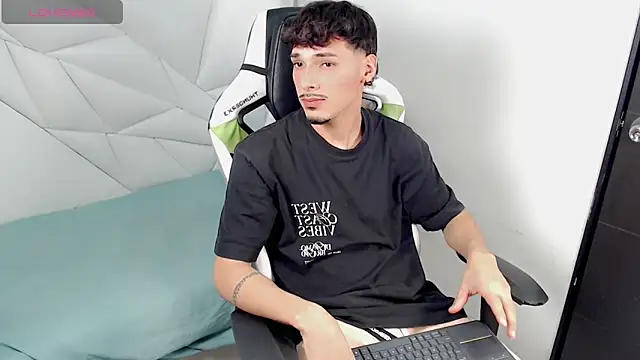 Snapshot of yankees_ chatting on 11/16/25, 03:34 yankees online show from 11/16/25, 03:34