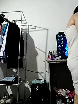 Snapshot of Amanda39 chatting on 12/15/25, 11:20 Amanda39 online show from 12/15/25, 11:20