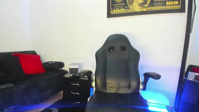 Snapshot of lucas_manzon chatting on 12/01/25, 02:44 lucas manzon online show from 12/01/25, 02:44