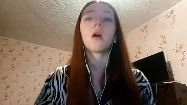 Sophiecuttie online show from 09/17/25, 01:13