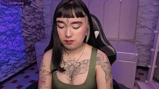 alana18 v online show from 09/11/25, 01:22