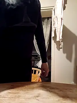 Snapshot of frederic198 chatting on 11/16/25, 08:14 frederic198 online show from 11/16/25, 08:14