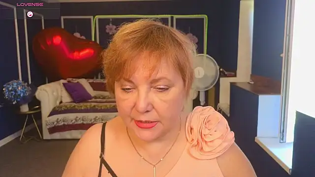 Kira Kenett online show from 06/10/26, 06:12