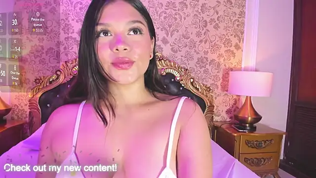 Snapshot of HatsaJones chatting on 11/18/25, 03:56 HatsaJones online show from 11/18/25, 03:56