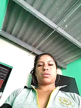 Snapshot of AnggelicaSwan21 chatting on 09/30/25, 03:17 AnggelicaSwan21 online show from 09/30/25, 03:17