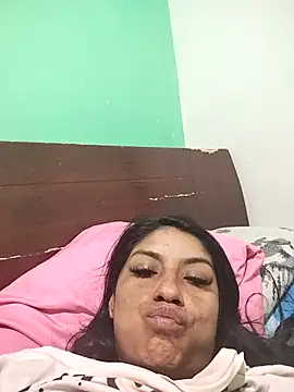 Snapshot of AnggelicaSwan21 chatting on 10/13/25, 12:32 AnggelicaSwan21 online show from 10/13/25, 12:32