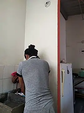 Snapshot of AnggelicaSwan21 chatting on 10/23/25, 02:27 AnggelicaSwan21 online show from 10/23/25, 02:27