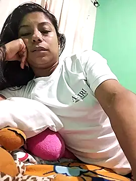 Snapshot of AnggelicaSwan21 chatting on 11/10/25, 12:20 AnggelicaSwan21 online show from 11/10/25, 12:20