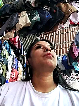 Snapshot of AnggelicaSwan21 chatting on 12/17/25, 04:13 AnggelicaSwan21 online show from 12/17/25, 04:13